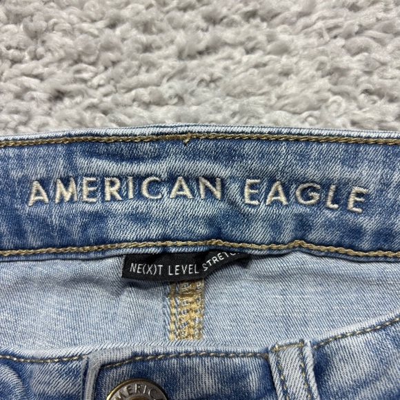 American Eagle Shorts Womens 2 Denim Midi Stretch Light Wash Distressed Raw Hem - Picture 2 of 5